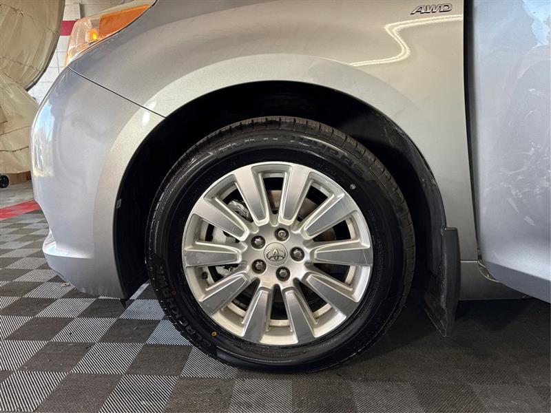 Toyota Sienna LE 7-Passenger AWD 2017