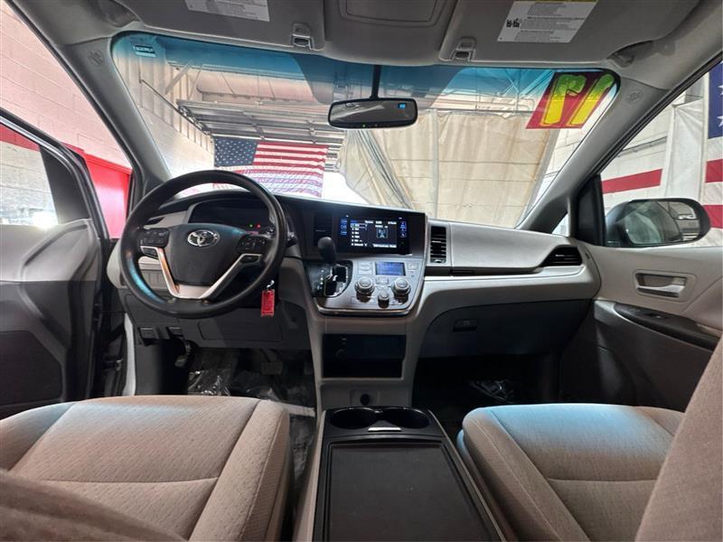 Toyota Sienna LE 7-Passenger AWD 2017