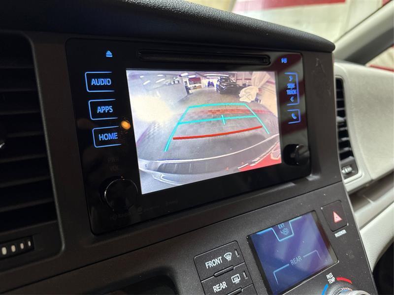 Toyota Sienna LE 7-Passenger AWD 2017