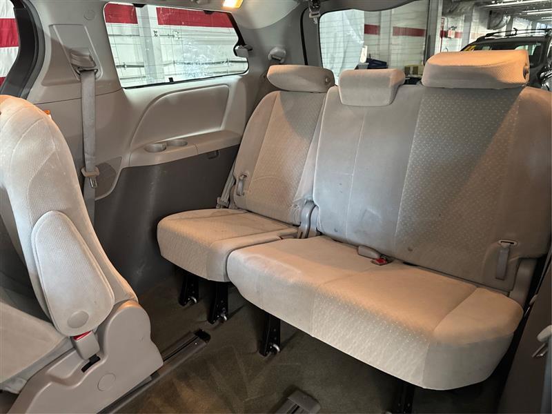 Toyota Sienna LE 7-Passenger AWD 2017