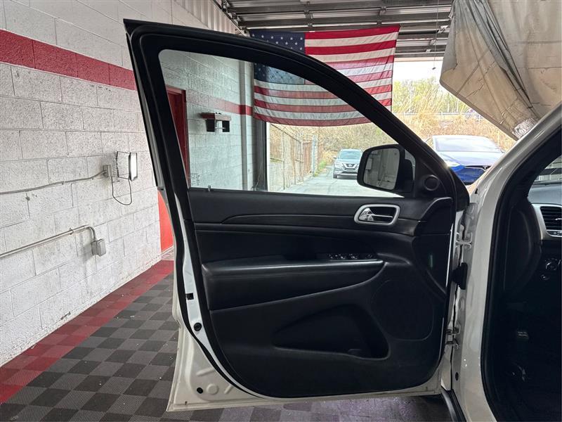 Jeep Grand Cherokee Laredo 2WD 2020
