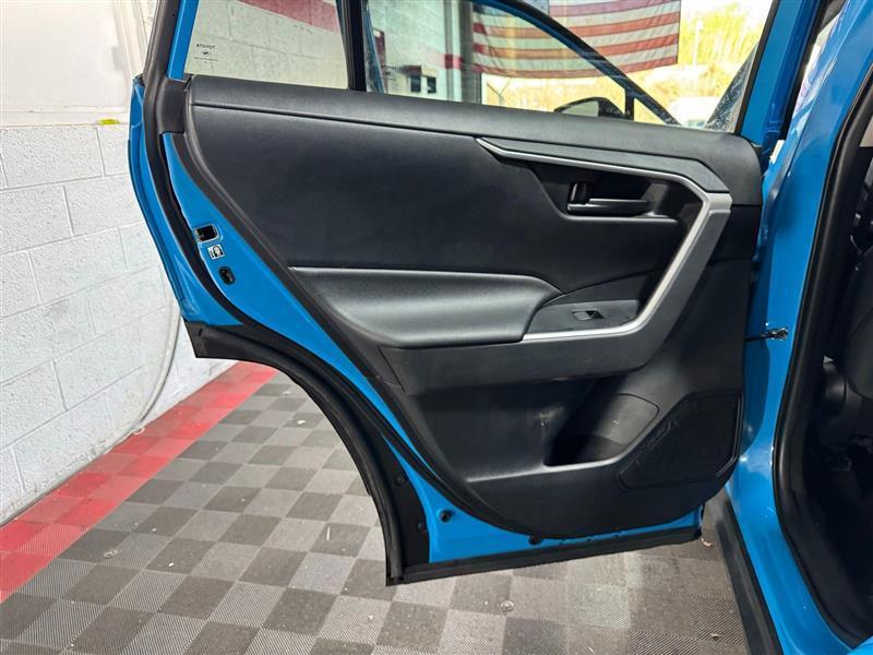 Toyota RAV4 LE AWD 2019