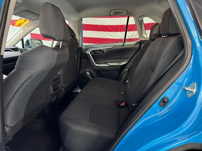 Toyota RAV4 LE AWD 2019