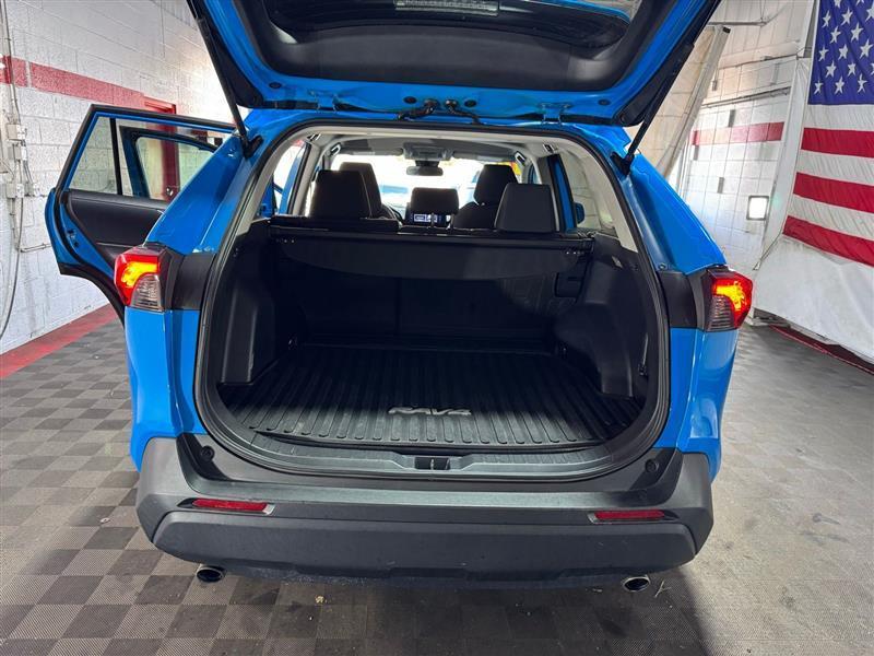 Toyota RAV4 LE AWD 2019