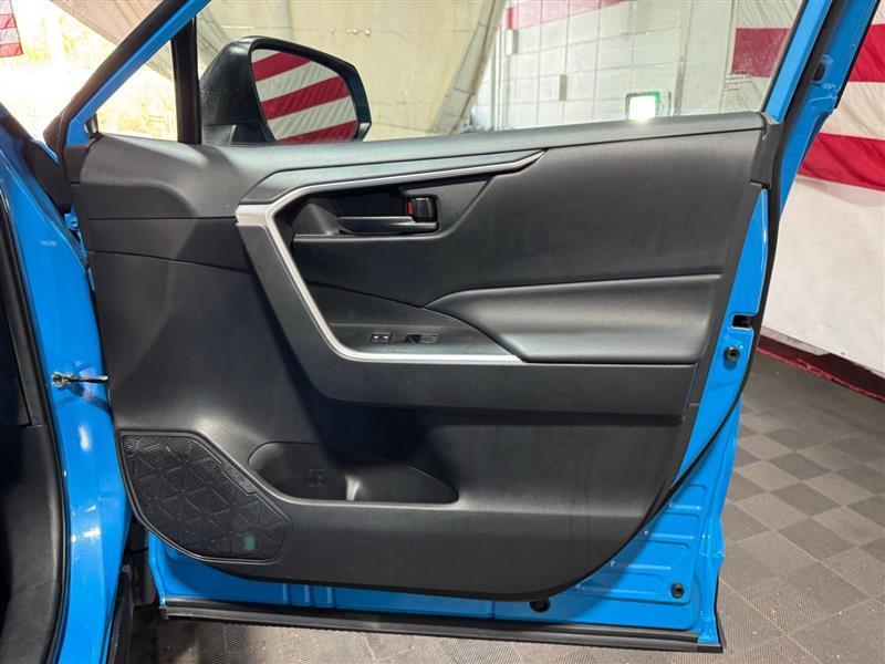 Toyota RAV4 LE AWD 2019