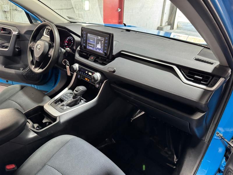 Toyota RAV4 LE AWD 2019