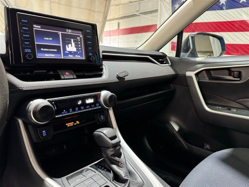 Toyota RAV4 LE AWD 2019