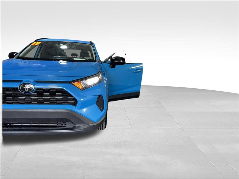 Toyota RAV4 LE AWD 2019