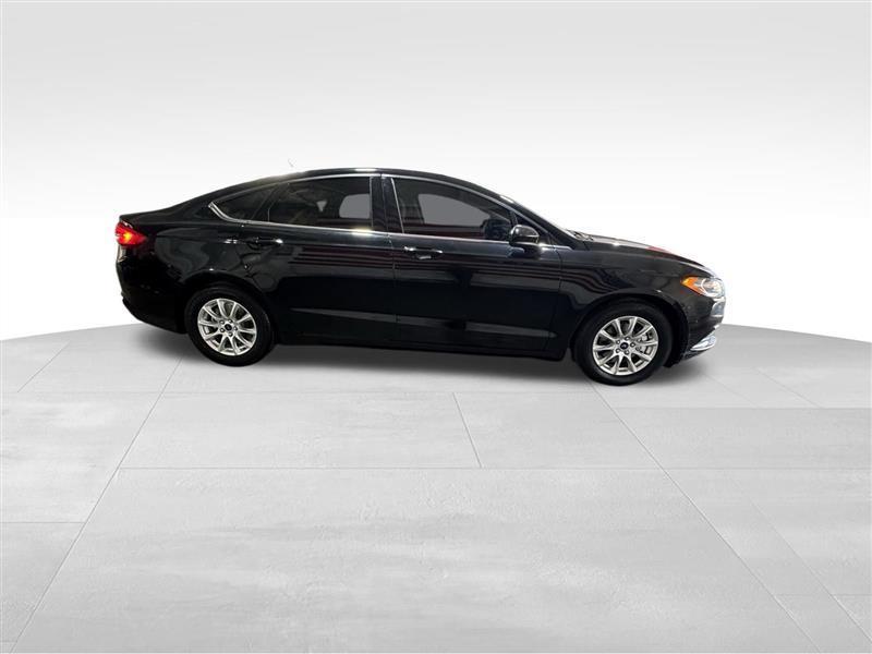 Ford Fusion S 2017
