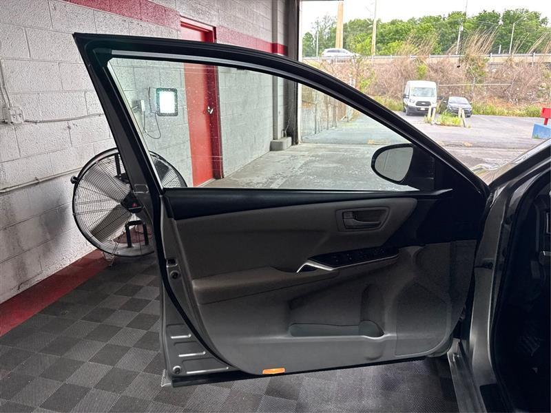 Toyota Camry SE 2017