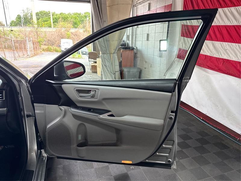 Toyota Camry SE 2017
