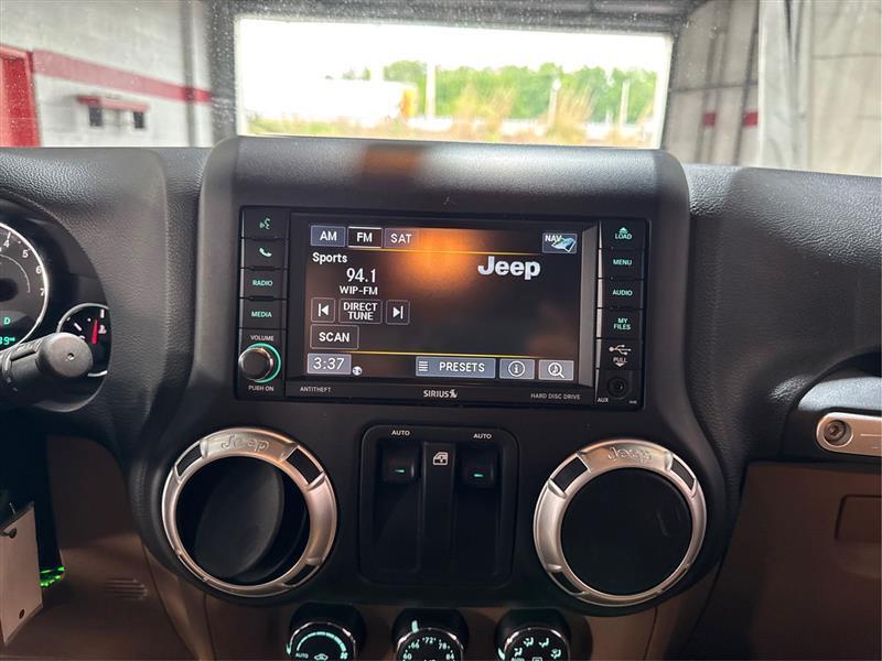 Jeep Wrangler Sahara 4WD 2015