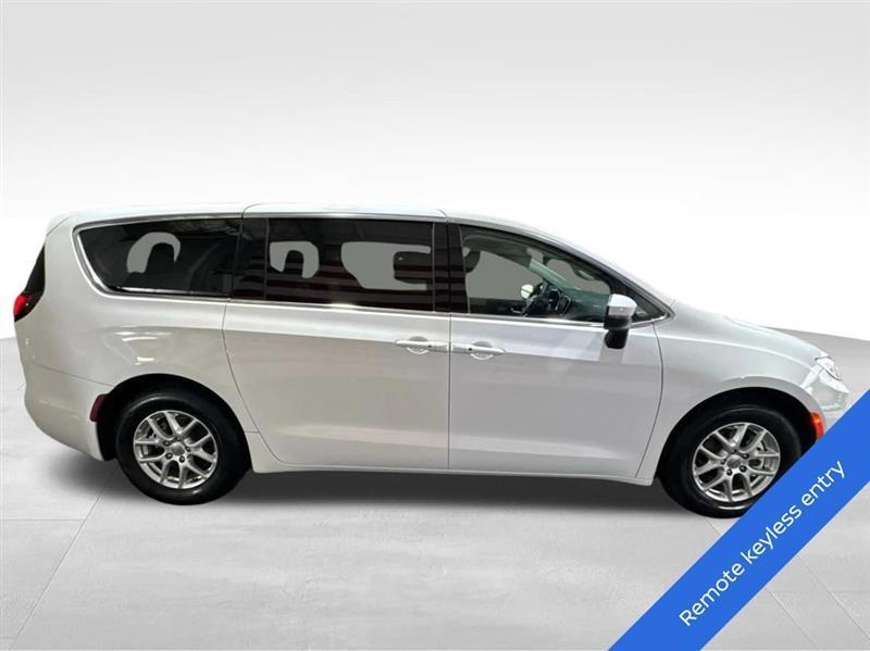 Chrysler Pacifica Touring L 2023