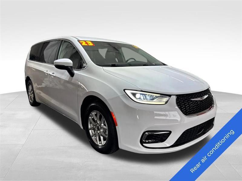 Chrysler Pacifica Touring L 2023