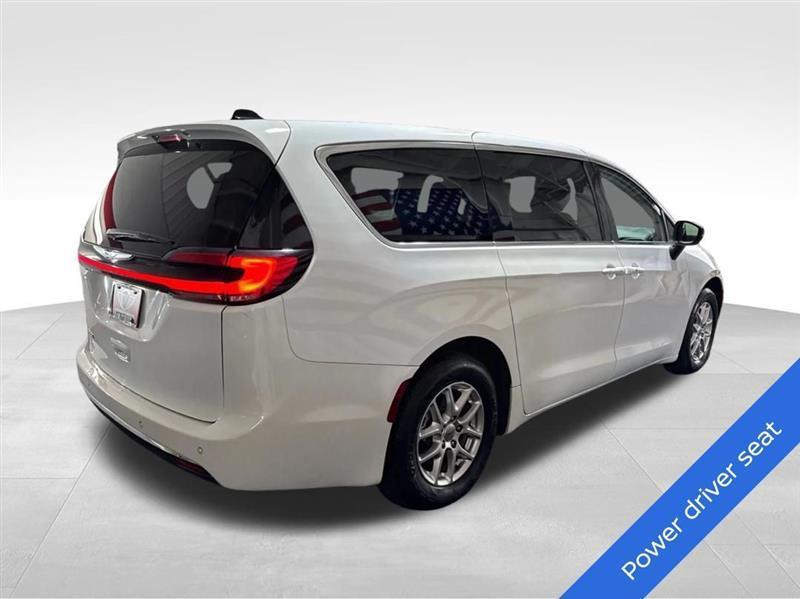 Chrysler Pacifica Touring L 2023