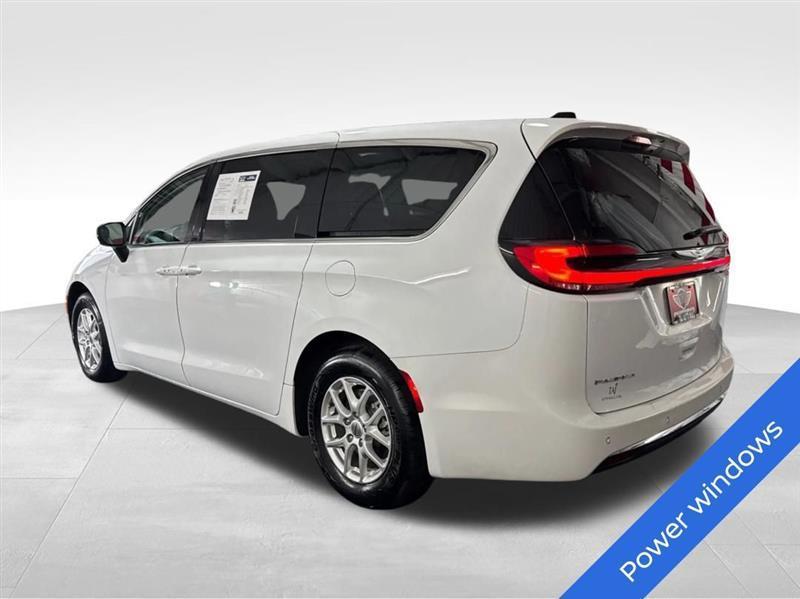 Chrysler Pacifica Touring L 2023