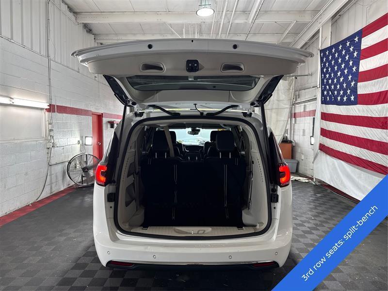 Chrysler Pacifica Touring L 2023