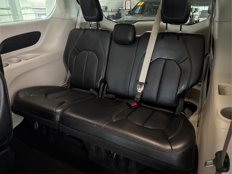 Chrysler Pacifica Touring L 2023