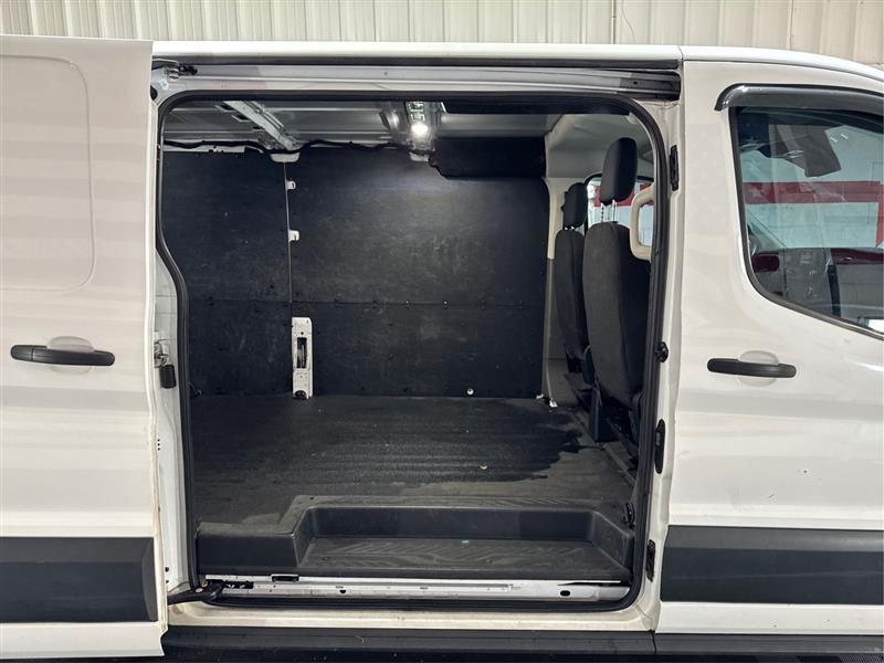 Ford Transit 250 Van Low Roof w/Sliding Pass. 130-in. WB 2020