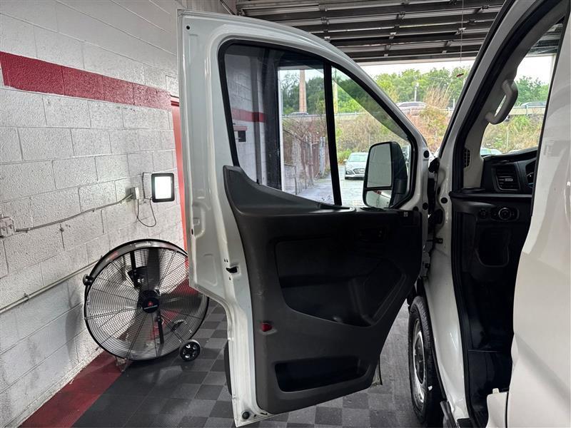 Ford Transit 250 Van Low Roof w/Sliding Pass. 130-in. WB 2020