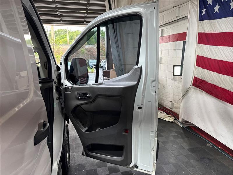 Ford Transit 250 Van Low Roof w/Sliding Pass. 130-in. WB 2020