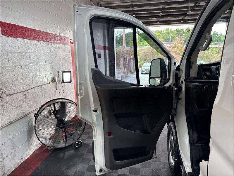 Ford Transit 250 Van Low Roof w/Sliding Pass. 130-in. WB 2020