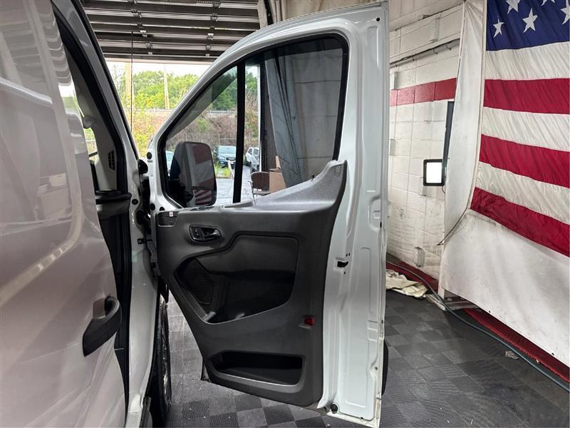 Ford Transit 250 Van Low Roof w/Sliding Pass. 130-in. WB 2020