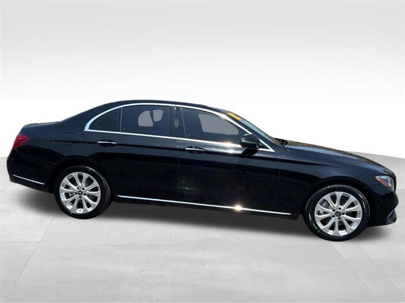 Mercedes-Benz E-Class E300 Luxury 4MATIC Sedan 2018