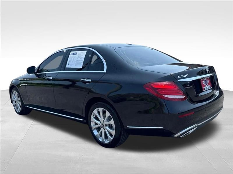 Mercedes-Benz E-Class E300 Luxury 4MATIC Sedan 2018