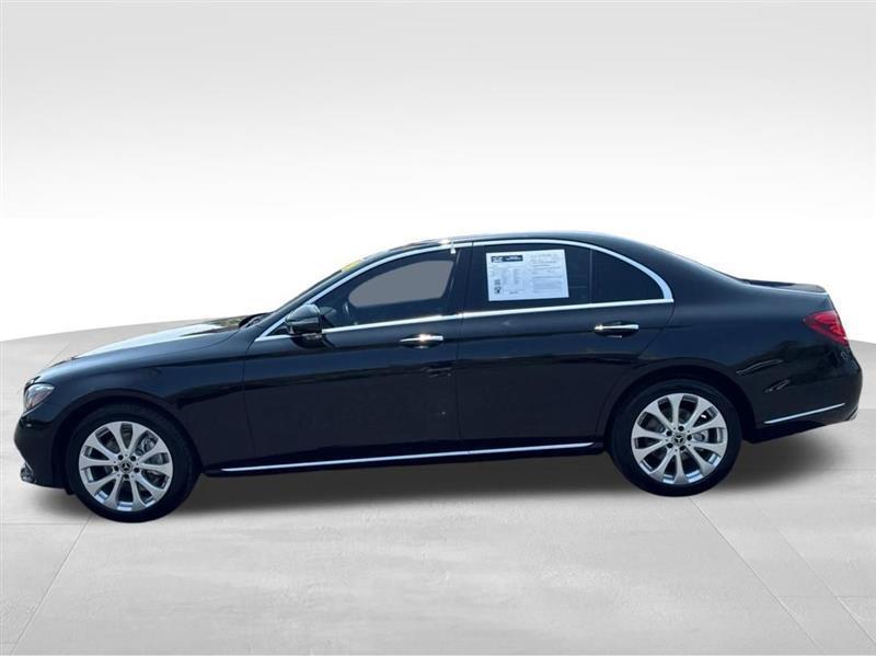 Mercedes-Benz E-Class E300 Luxury 4MATIC Sedan 2018