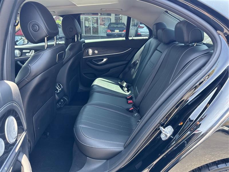 Mercedes-Benz E-Class E300 Luxury 4MATIC Sedan 2018