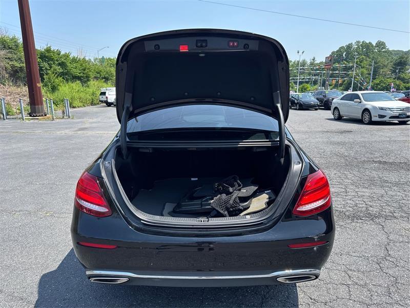 Mercedes-Benz E-Class E300 Luxury 4MATIC Sedan 2018