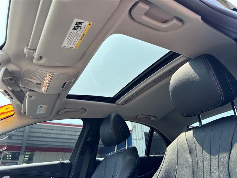 Mercedes-Benz E-Class E300 Luxury 4MATIC Sedan 2018