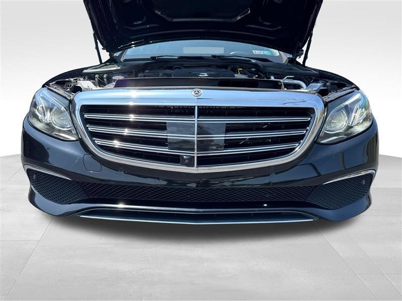 Mercedes-Benz E-Class E300 Luxury 4MATIC Sedan 2018