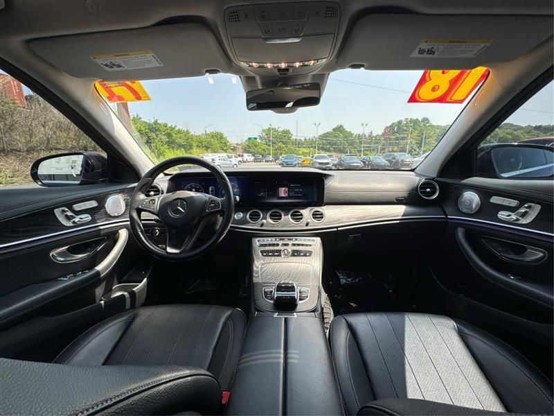 Mercedes-Benz E-Class E300 Luxury 4MATIC Sedan 2018