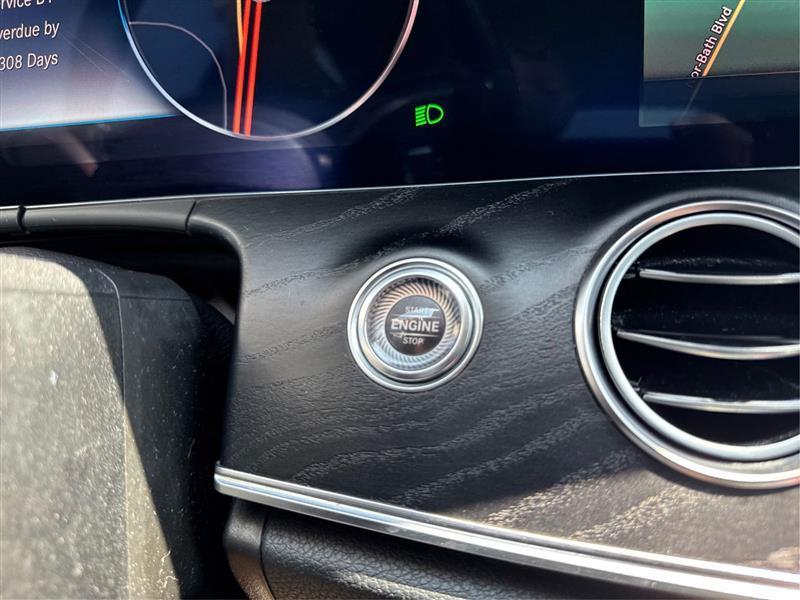 Mercedes-Benz E-Class E300 Luxury 4MATIC Sedan 2018