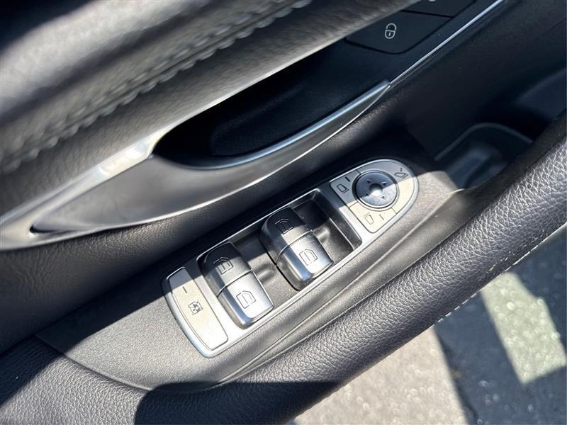 Mercedes-Benz E-Class E300 Luxury 4MATIC Sedan 2018