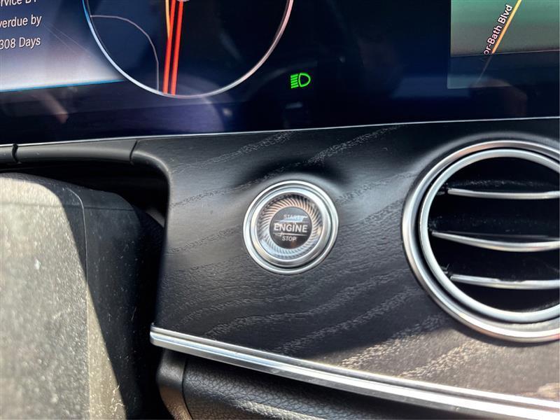 Mercedes-Benz E-Class E300 Luxury 4MATIC Sedan 2018