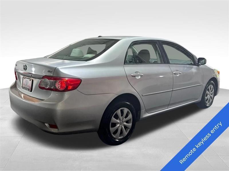 Toyota Corolla LE 4-Speed AT 2011