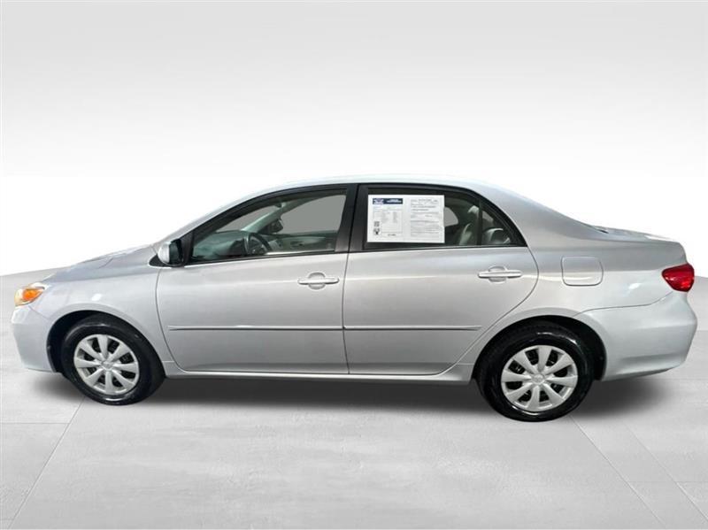 Toyota Corolla LE 4-Speed AT 2011