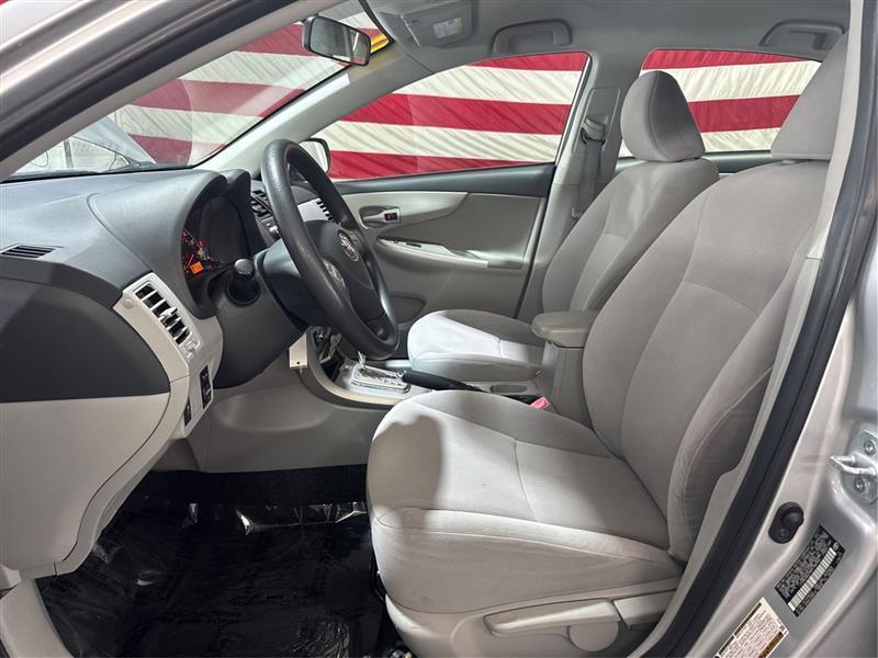 Toyota Corolla LE 4-Speed AT 2011