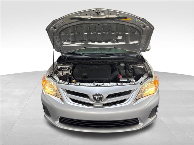 Toyota Corolla LE 4-Speed AT 2011
