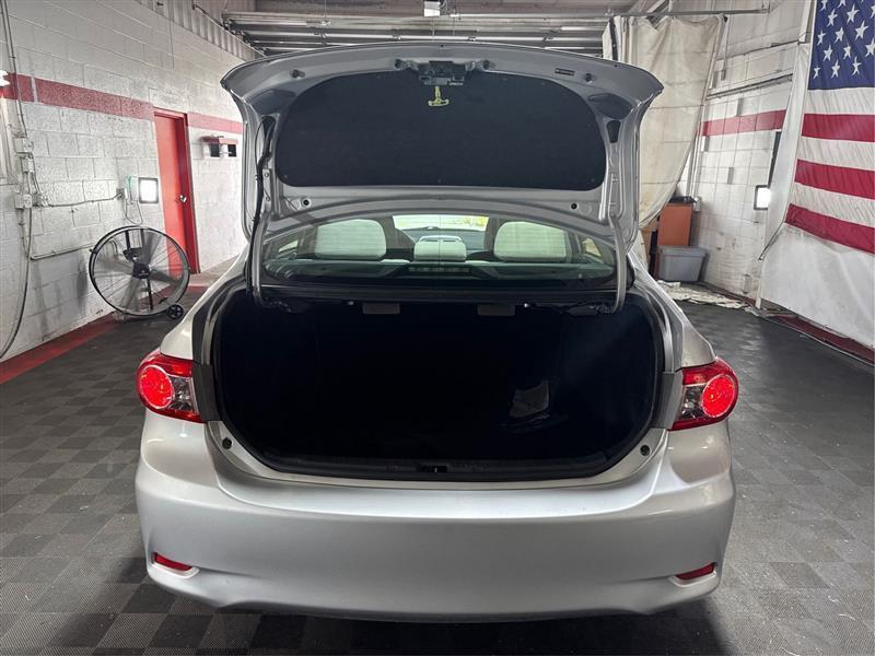 Toyota Corolla LE 4-Speed AT 2011