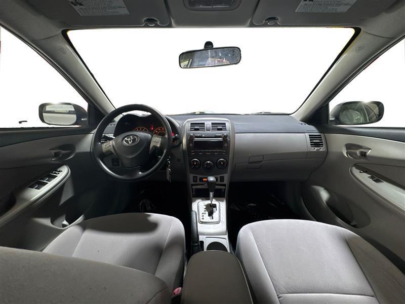 Toyota Corolla LE 4-Speed AT 2011