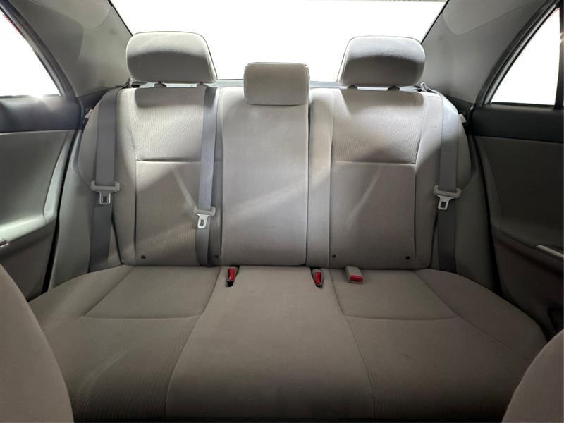 Toyota Corolla LE 4-Speed AT 2011