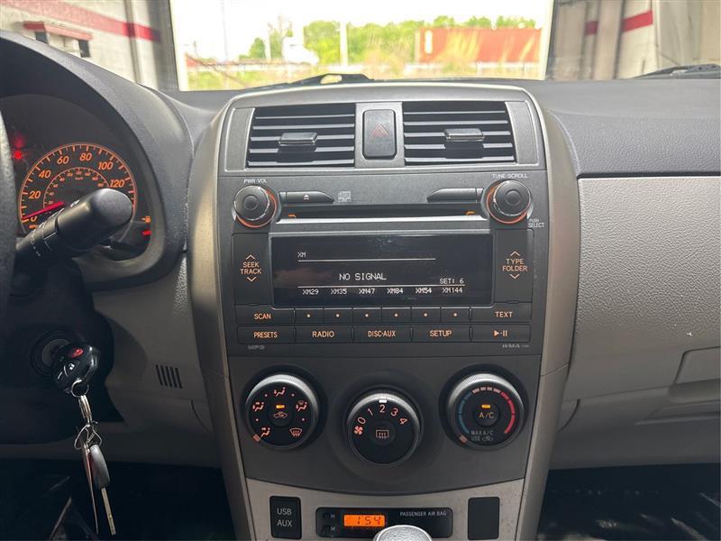 Toyota Corolla LE 4-Speed AT 2011