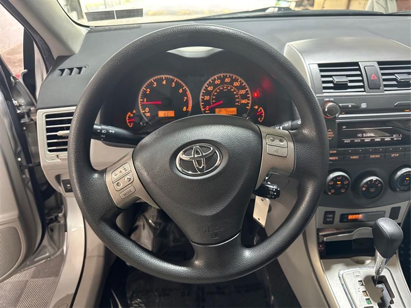 Toyota Corolla LE 4-Speed AT 2011