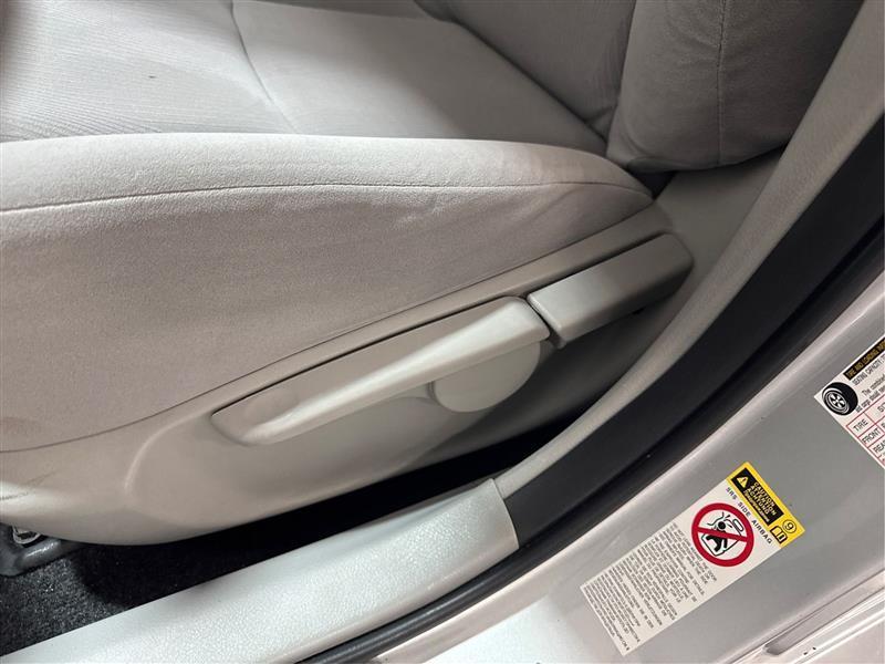 Toyota Corolla LE 4-Speed AT 2011