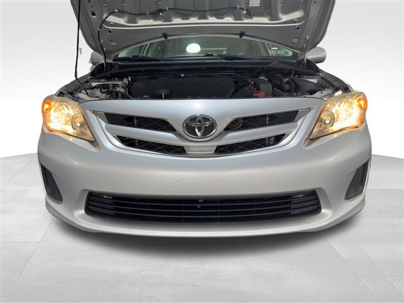 Toyota Corolla LE 4-Speed AT 2011