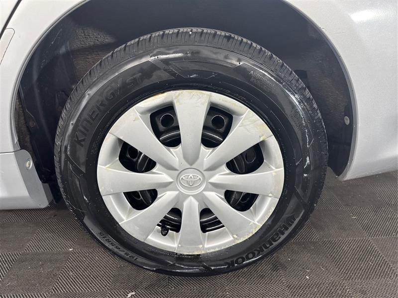 Toyota Corolla LE 4-Speed AT 2011